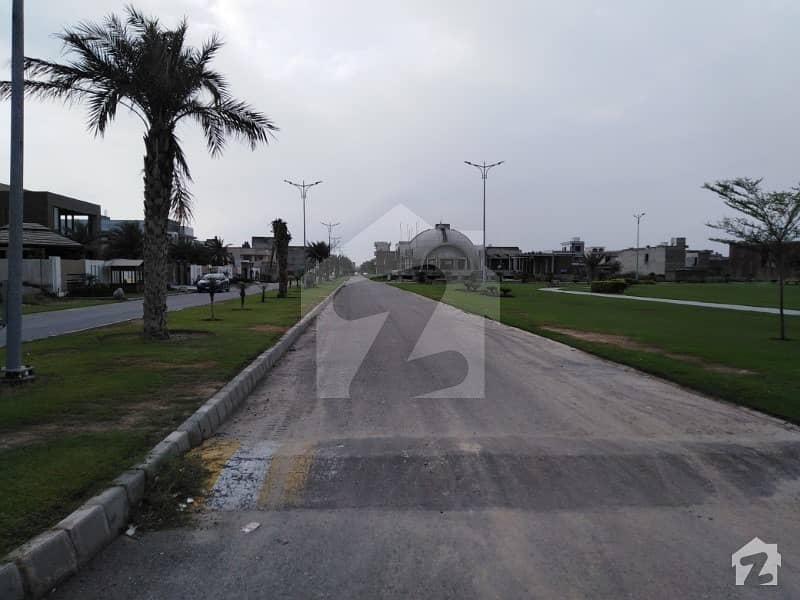 خیابانِ گارڈنز فیصل آباد میں 6 مرلہ رہائشی پلاٹ 90 لاکھ میں برائے فروخت۔
