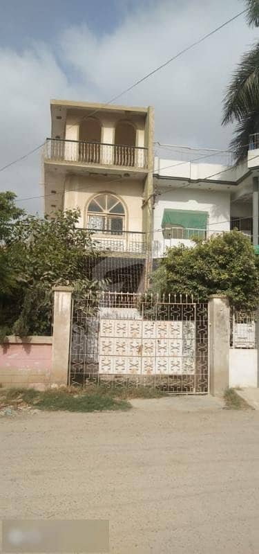 نارتھ کراچی ۔ سیکٹر 11اے نارتھ کراچی کراچی میں 4 کمروں کا 11 مرلہ مکان 3.6 کروڑ میں برائے فروخت۔