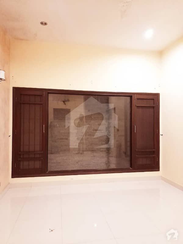 ڈی ایچ اے فیز 8 - زون بی ڈی ایچ اے فیز 8 ڈی ایچ اے ڈیفینس کراچی میں 3 کمروں کا 4 مرلہ مکان 3.99 کروڑ میں برائے فروخت۔