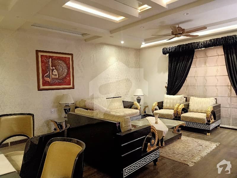ال معصوم ٹاؤن فیصل آباد میں 6 کمروں کا 1.15 کنال مکان 6 کروڑ میں برائے فروخت۔