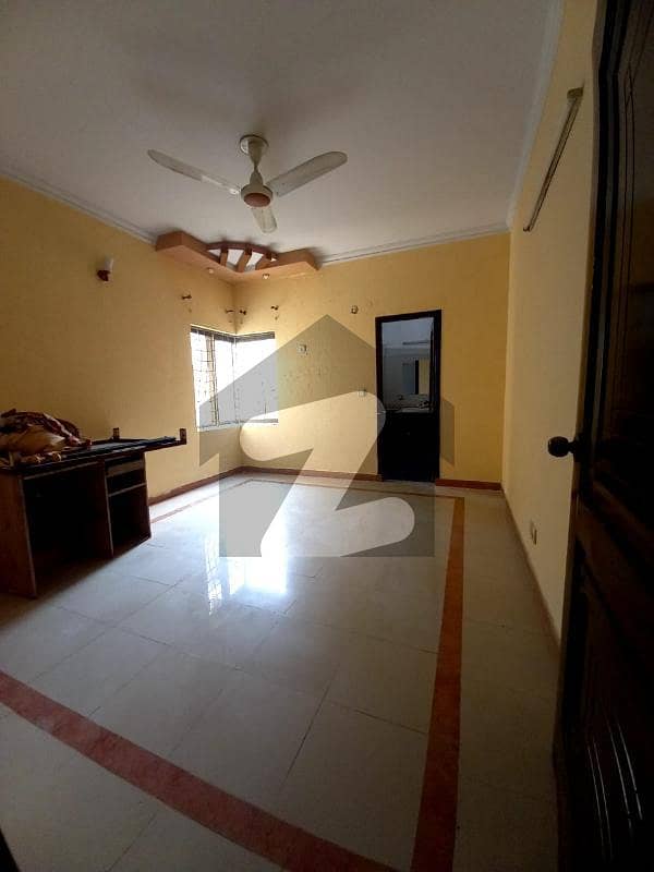 Perfect 2250 Square Feet Lower Portion In Zaman Colony For Rent