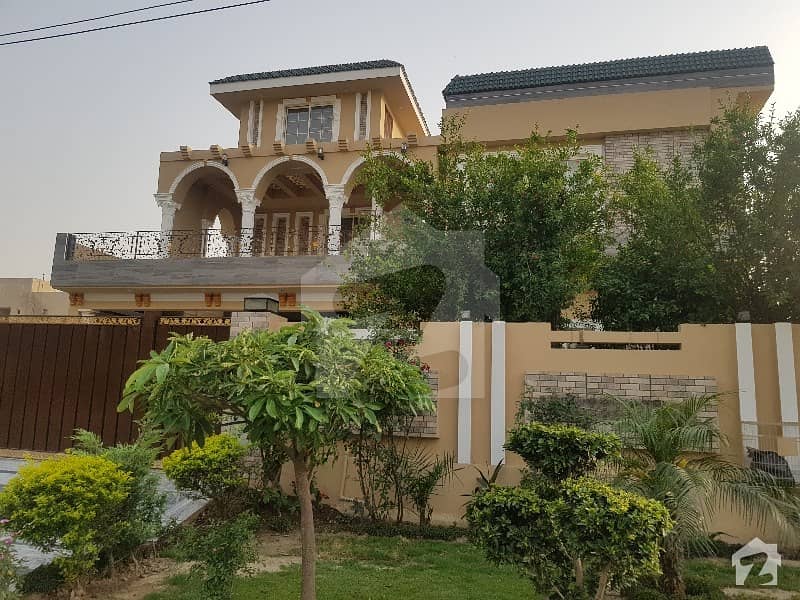 سینٹرل پارک ۔ بلاک اے سینٹرل پارک ہاؤسنگ سکیم لاہور میں 5 کمروں کا 1 کنال مکان 3.25 کروڑ میں برائے فروخت۔ سینٹرل پارک ۔ بلاک اے سینٹرل پارک ہاؤسنگ سکیم لاہور میں 5 کمروں کا 1 کنال مکان 3.25 کروڑ میں برائے فروخت۔