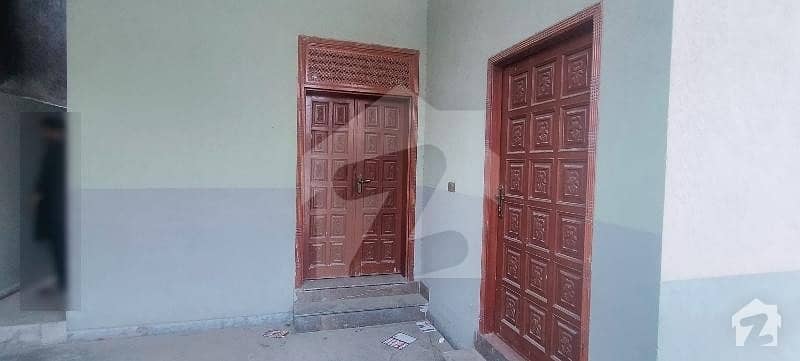 لاہور میڈیکل ہاؤسنگ سوسائٹی لاہور میں 2 کمروں کا 8 مرلہ مکان 32 ہزار میں کرایہ پر دستیاب ہے۔