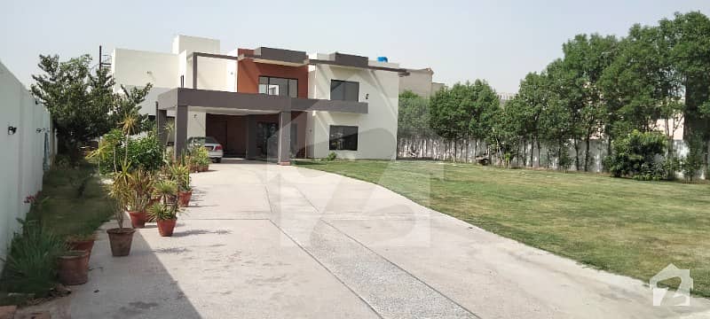 بیدیاں روڈ لاہور میں 4 کمروں کا 4 کنال مکان 1.65 لاکھ میں کرایہ پر دستیاب ہے۔