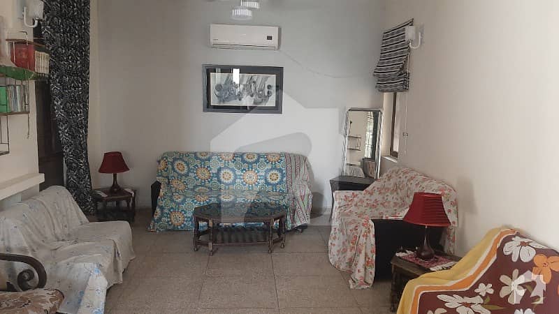 10 Marla Old House For Sale E Block Canal View Lahore