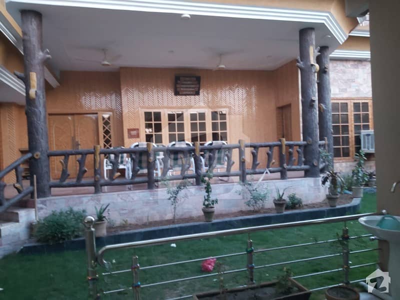 حیات آباد فیز 1 حیات آباد پشاور میں 11 کمروں کا 1 کنال مکان 12 کروڑ میں برائے فروخت۔