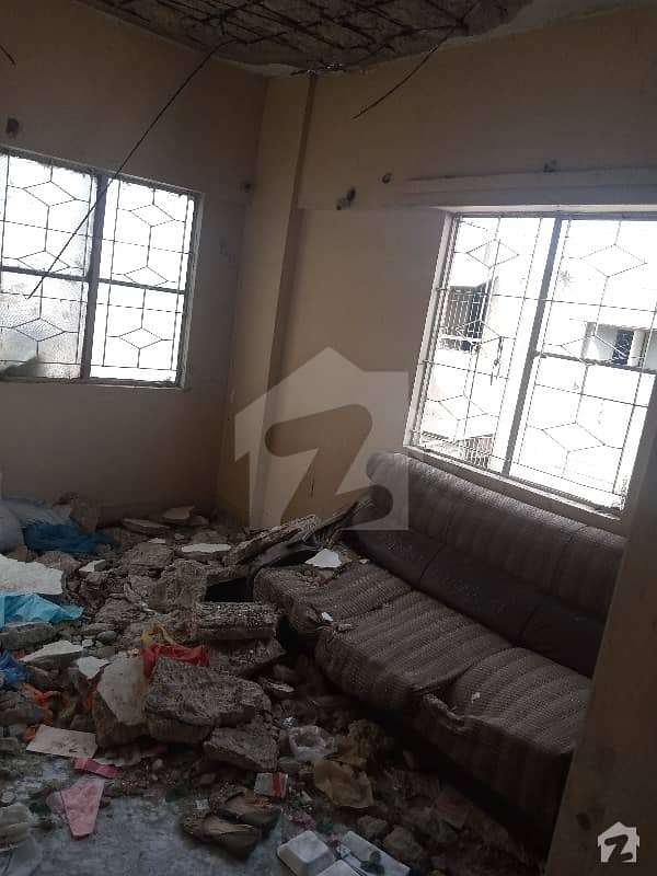 کریم آباد گلبرگ ٹاؤن کراچی میں 3 کمروں کا 4 مرلہ فلیٹ 35 لاکھ میں برائے فروخت۔