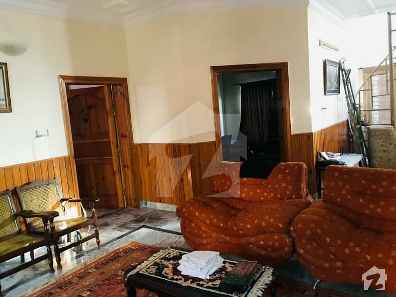 ایبٹ آباد سٹی قراقرم ہائی وے ایبٹ آباد میں 5 کمروں کا 1 کنال مکان 4 کروڑ میں برائے فروخت۔