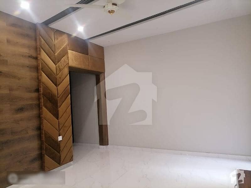 ایڈن ویلی فیصل آباد میں 5 کمروں کا 11 مرلہ مکان 4.2 کروڑ میں برائے فروخت۔