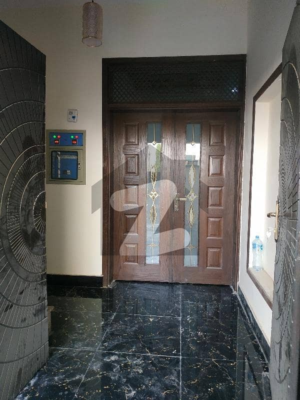 شاداب گارڈن لاہور میں 6 کمروں کا 10 مرلہ مکان 1.85 کروڑ میں برائے فروخت۔