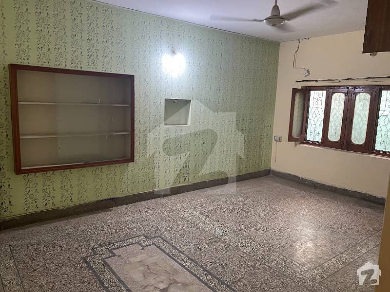 Spacious Upper Portion Is Available In Defence Colony For Rent