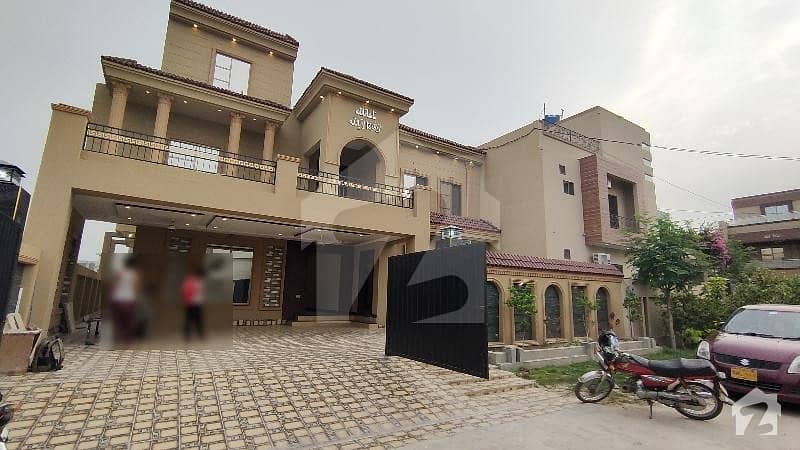 نشیمنِ اقبال فیز 2 نشیمنِ اقبال لاہور میں 7 کمروں کا 18 مرلہ مکان 3.15 کروڑ میں برائے فروخت۔