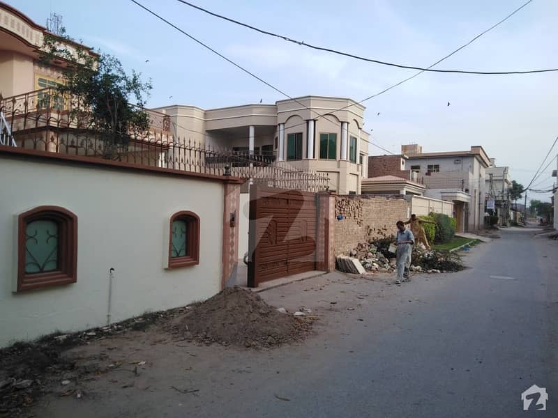 A Spacious 12 Marla House In Shalimar Colony