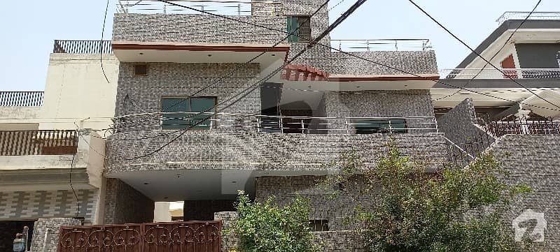 علامہ اقبال ٹاؤن لاہور میں 4 کمروں کا 10 مرلہ مکان 2.65 کروڑ میں برائے فروخت۔