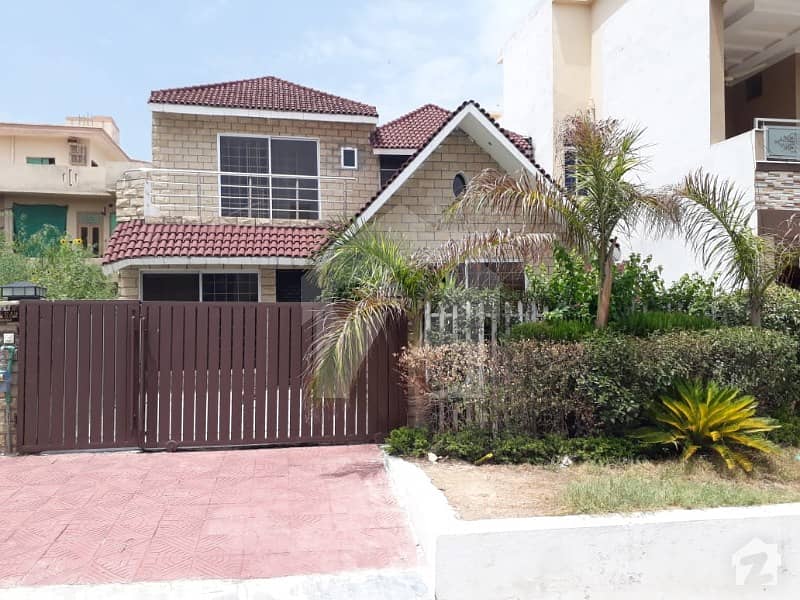 30x60 Double Storey House For Sale