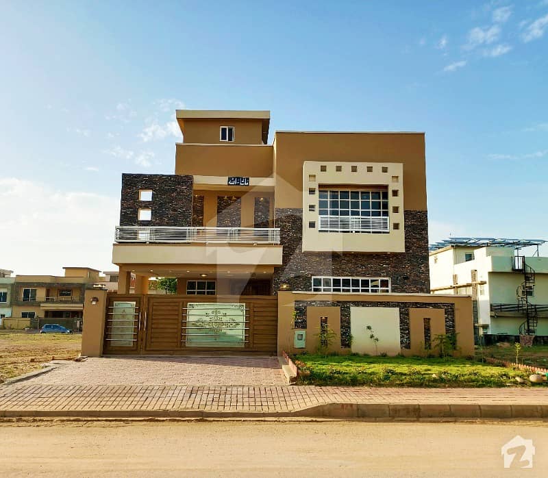بحریہ ٹاؤن فیز 8 بحریہ ٹاؤن راولپنڈی راولپنڈی میں 5 کمروں کا 10 مرلہ مکان 2.7 کروڑ میں برائے فروخت۔
