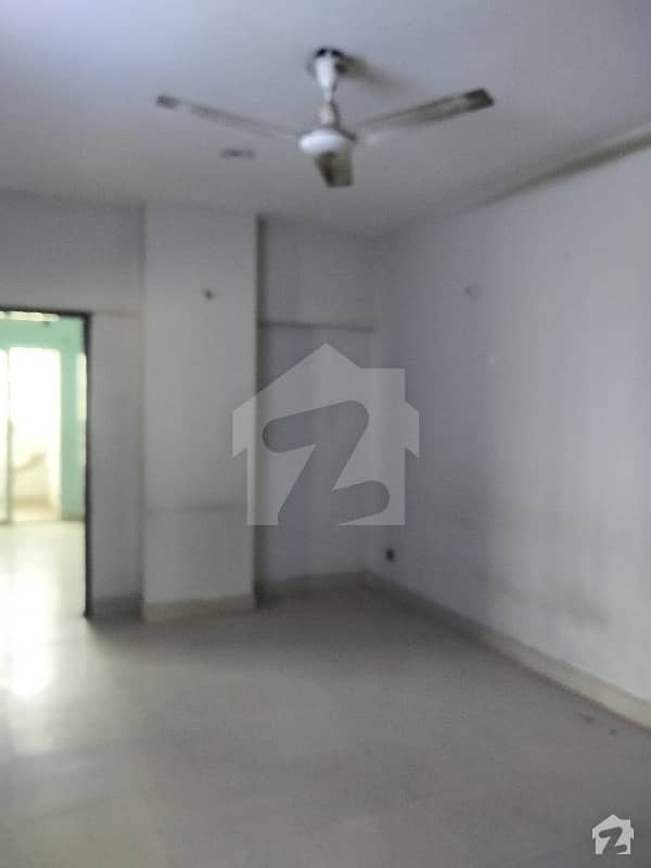 Gulshan-E-Iqbal - Block 4 Office Sized 4500 Square Feet For Rent