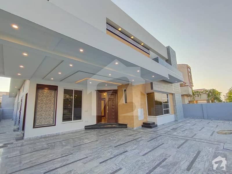 Luxurious 1 Kanal Brand New Designer House For Rent