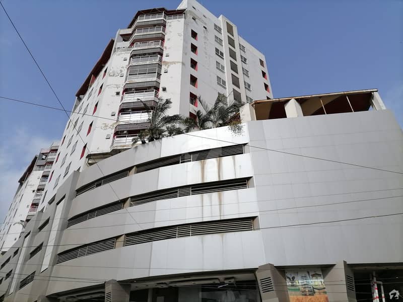 بہادر آباد گلشنِ اقبال ٹاؤن کراچی میں 3 کمروں کا 8 مرلہ فلیٹ 3.5 کروڑ میں برائے فروخت۔