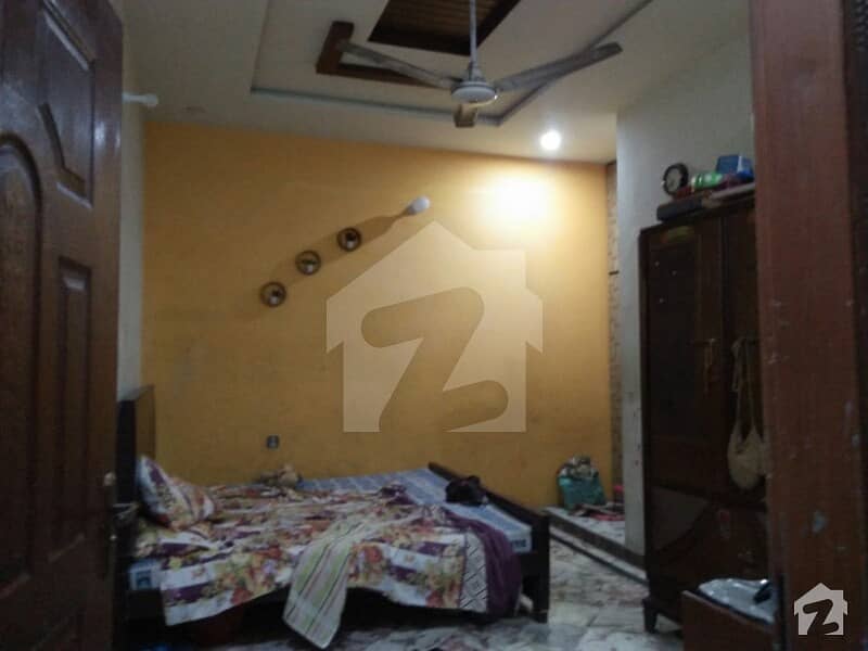 گڑھی شاہو لاہور میں 4 کمروں کا 3 مرلہ مکان 1.1 کروڑ میں برائے فروخت۔