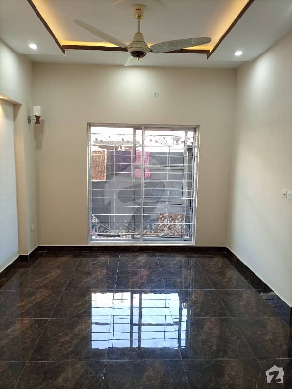 10 Marla Beautiful House For Rent In Paragon City