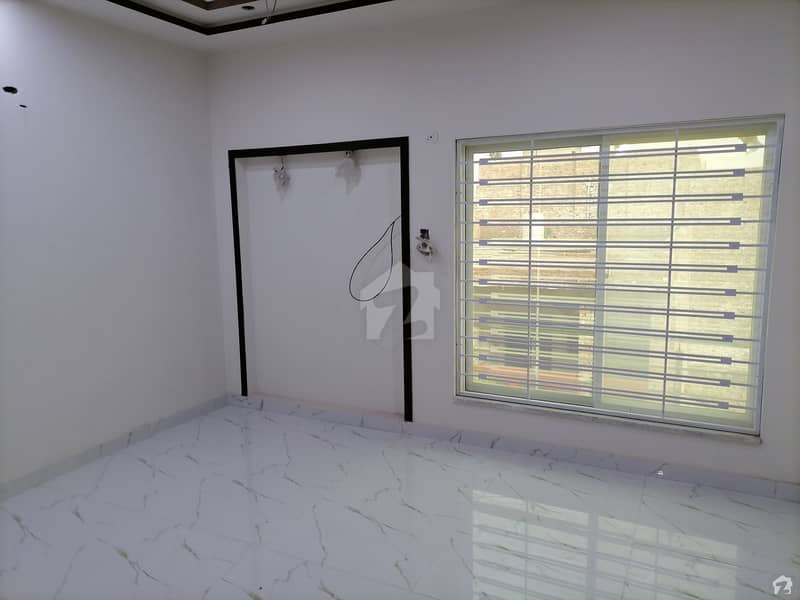 ایڈن گارڈنز فیصل آباد میں 3 کمروں کا 5 مرلہ مکان 92 لاکھ میں برائے فروخت۔
