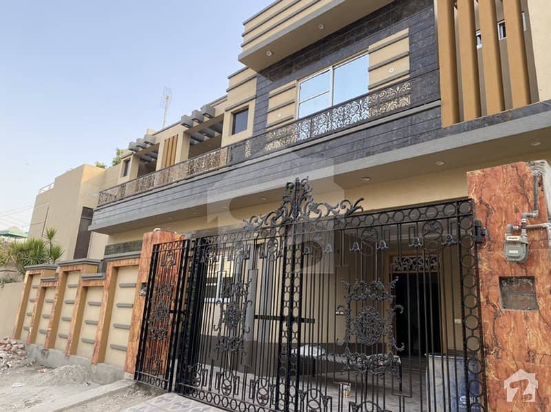 10 Marla Brand New House Near Market Ideal Location 10 Marla Brand New House Near Market Ideal Location