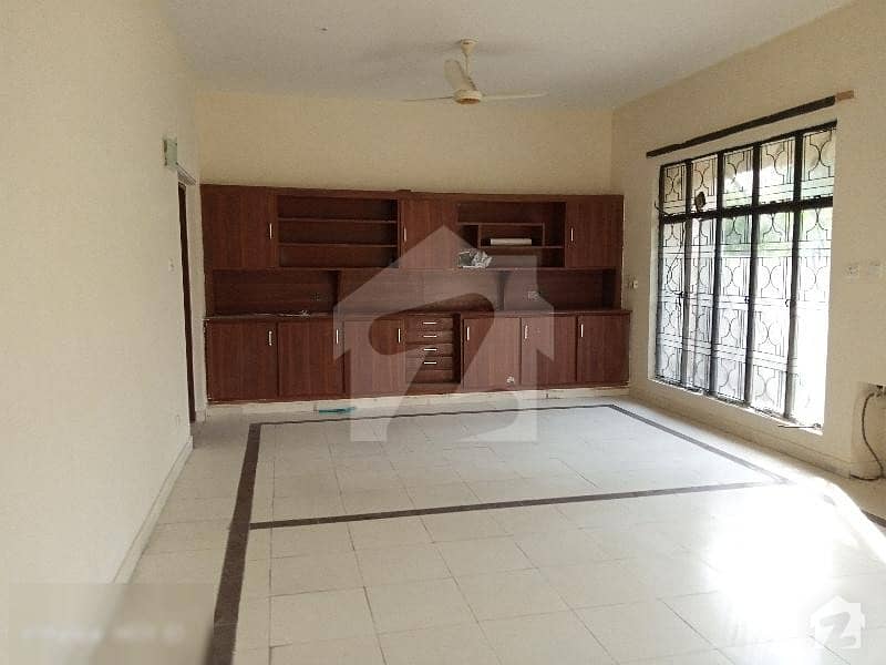 One Kanal Single Storey House For Rent