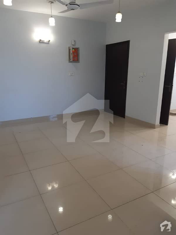 Defence bukhari comershal 3 bedrooms appartment 3 side corner like new for rent