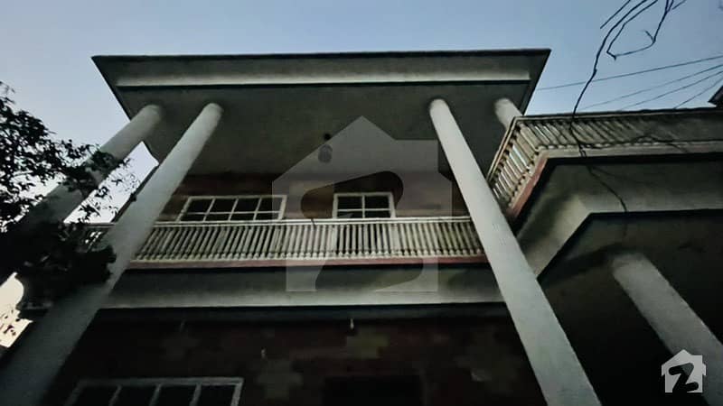 حیات آباد فیز 1 - ای3 حیات آباد فیز 1 حیات آباد پشاور میں 6 کمروں کا 10 مرلہ مکان 70 ہزار میں کرایہ پر دستیاب ہے۔