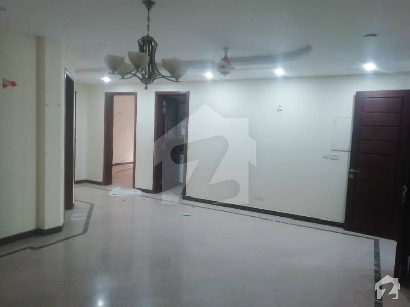 1 Kanal Triple Storey 5bed House For Rent