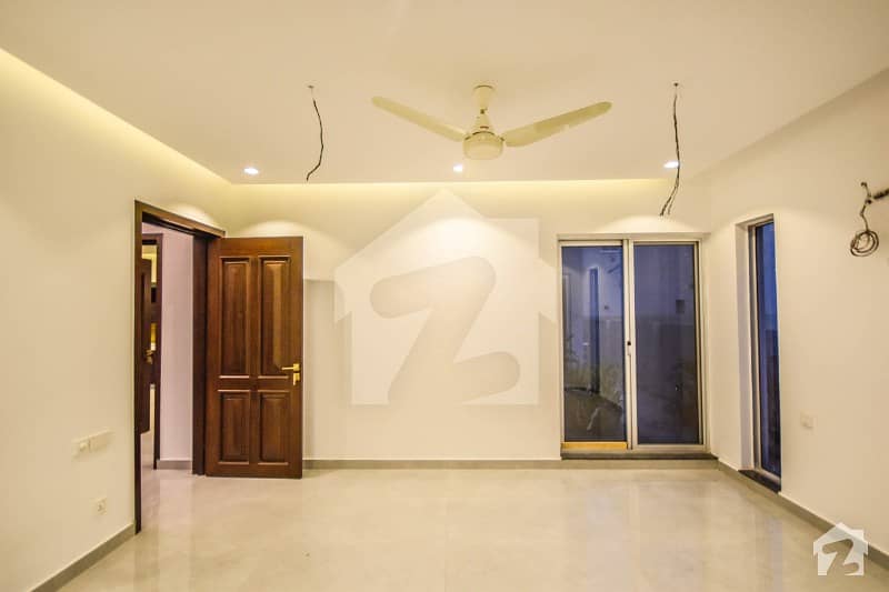 ڈی ایچ اے 11 رہبر لاہور میں 5 کمروں کا 10 مرلہ مکان 3.75 کروڑ میں برائے فروخت۔
