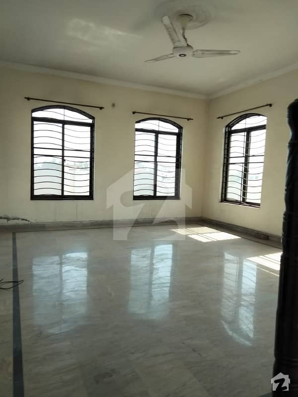 ماڈل ٹاؤن ایکسٹینشن ماڈل ٹاؤن لاہور میں 4 کمروں کا 1 کنال مکان 4.5 کروڑ میں برائے فروخت۔