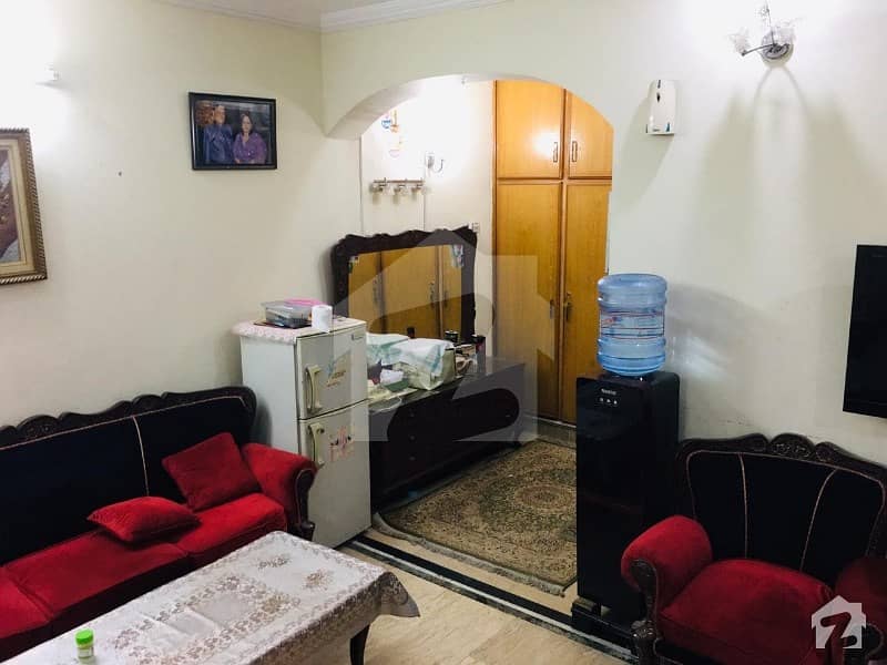 ماڈل ٹاؤن ایکسٹینشن ماڈل ٹاؤن لاہور میں 5 کمروں کا 10 مرلہ مکان 2.6 کروڑ میں برائے فروخت۔