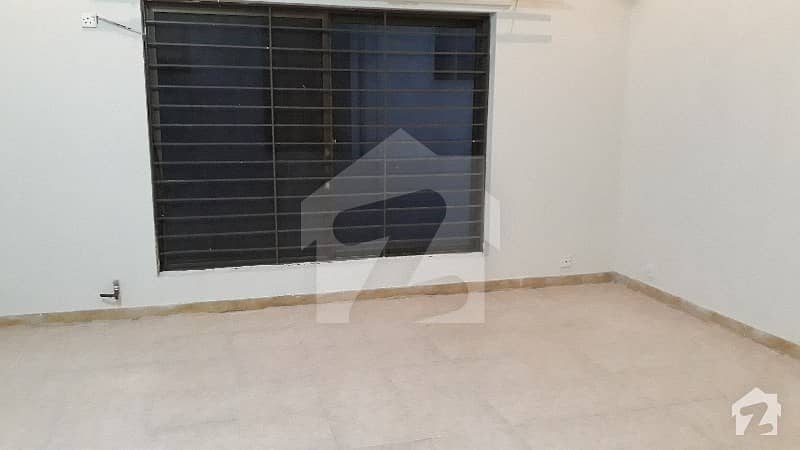 E11 5 Beds Ground Plus Basement House For Rent