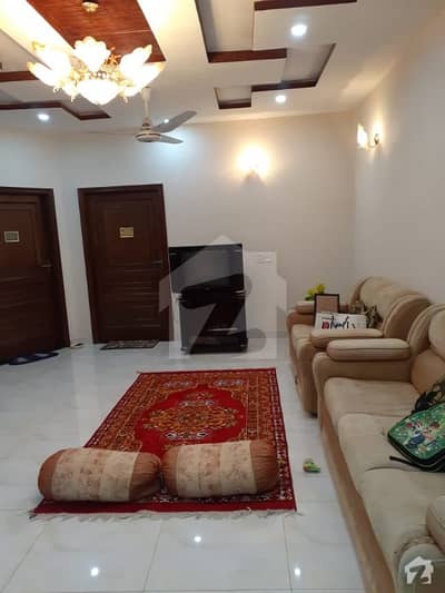 کینال گارڈن - ٹپ سیکٹر کینال گارڈن لاہور میں 6 کمروں کا 10 مرلہ مکان 2.4 کروڑ میں برائے فروخت۔