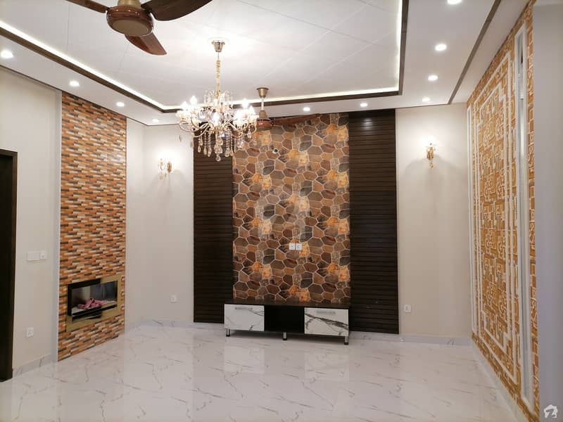 بحریہ ٹاؤن ۔ بلاک بی بی بحریہ ٹاؤن سیکٹرڈی بحریہ ٹاؤن لاہور میں 4 کمروں کا 5 مرلہ مکان 1.4 کروڑ میں برائے فروخت۔
