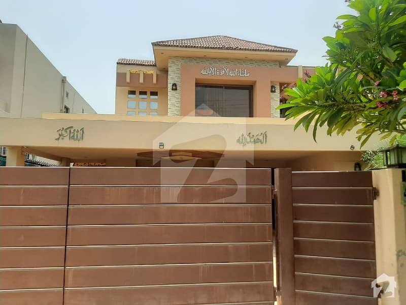 Slightly Used 100% Original Add Beautiful Luxury Style 1 Kanal Villa Available At Prime Location In Phase 4