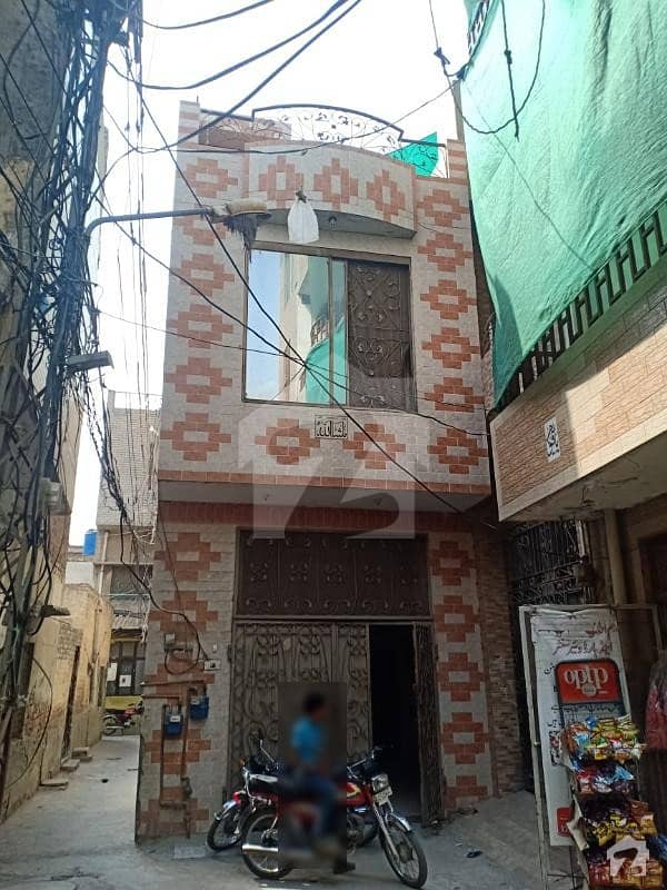 شاہ فرید ملتان روڈ لاہور میں 6 کمروں کا 4 مرلہ مکان 1 کروڑ میں برائے فروخت۔