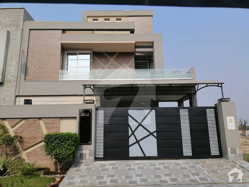 10 Marla Grey Structure House Near to Park On 80 Ft Road