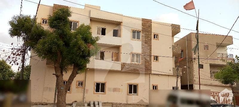 کاٹھیاور سوسائٹی گلشنِ اقبال ٹاؤن کراچی میں 4 کمروں کا 8 مرلہ بالائی پورشن 4 کروڑ میں برائے فروخت۔