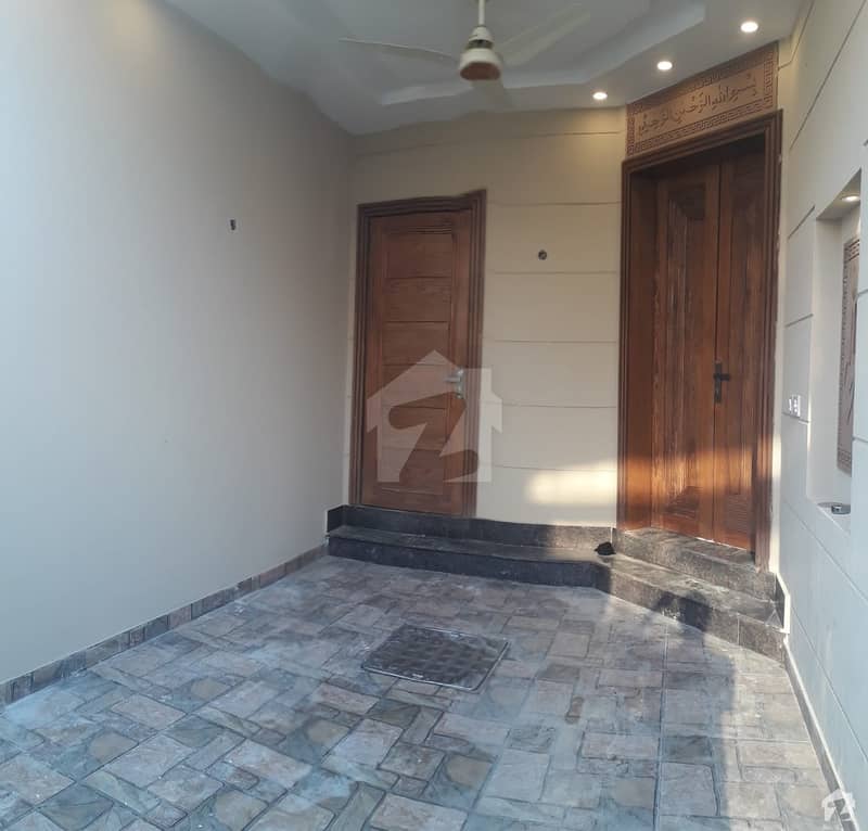 بینکرز کوآپریٹو ہاؤسنگ سوسائٹی لاہور میں 4 کمروں کا 5 مرلہ مکان 1.4 کروڑ میں برائے فروخت۔