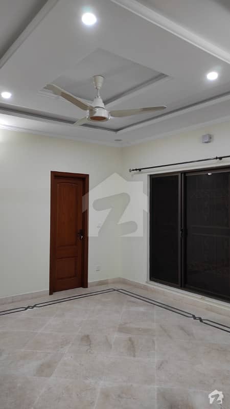 ڈی ۔ 12 اسلام آباد میں 6 کمروں کا 10 مرلہ مکان 1.4 لاکھ میں کرایہ پر دستیاب ہے۔