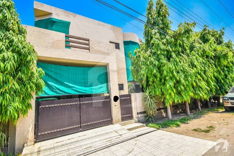 10 MARLA USED  MODERN DESIGN BUNGALOW FOR SALE IN PHASE 4