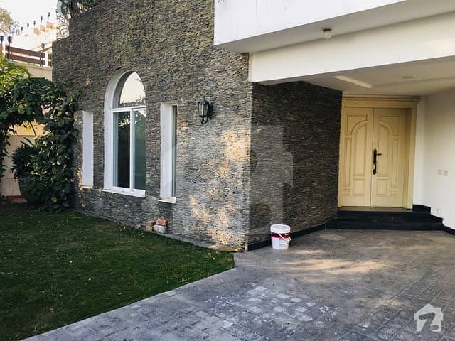 Kanal Spacious Modern 4 Years Old 6 Bedroom with Basement House Ideal Location