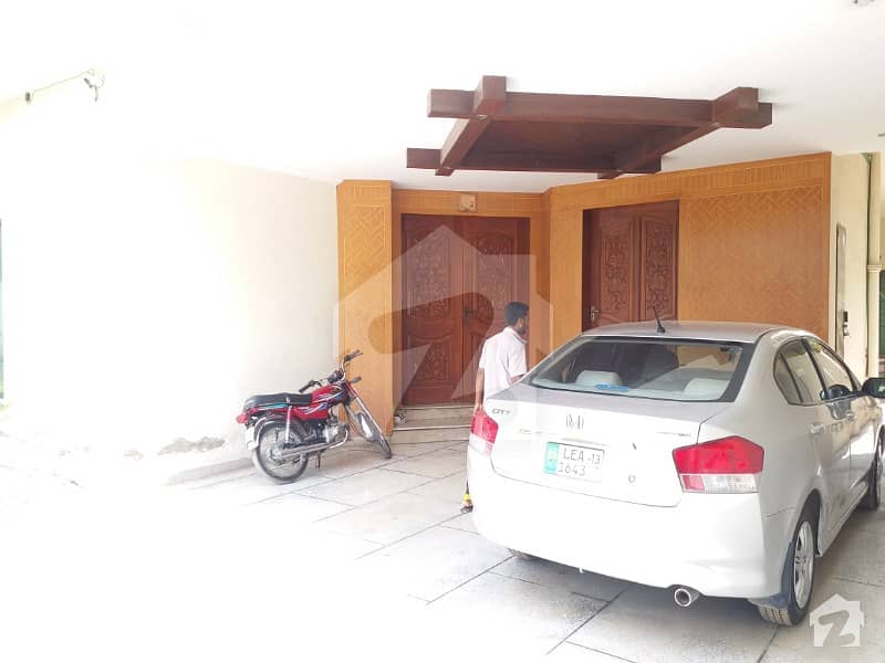خدا بخش کالونی کینٹ لاہور میں 6 کمروں کا 1 کنال مکان 3.38 کروڑ میں برائے فروخت۔