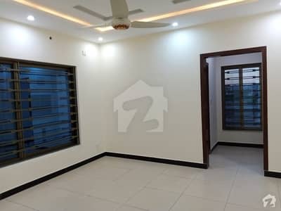 خیابان تنویر راولپنڈی میں 6 کمروں کا 10 مرلہ مکان 2.25 کروڑ میں برائے فروخت۔