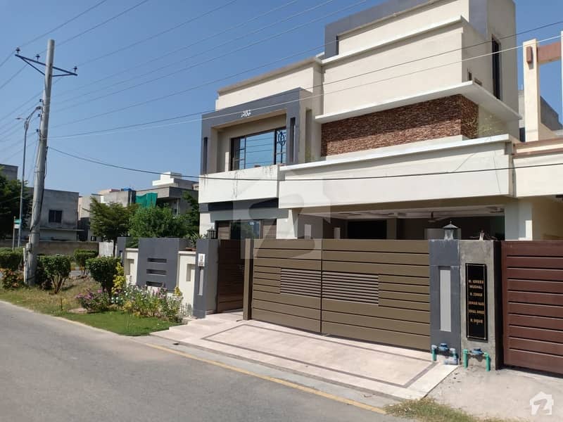 10 Marla House For Sale In Beautiful Dream Avenue Lahore