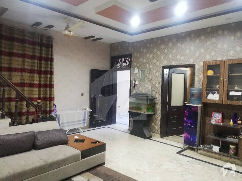 Allama Iqbal Town Main Wahdat Road 10-Marla Marble House For Sale 6-Bedroom Attach WashRoom. .