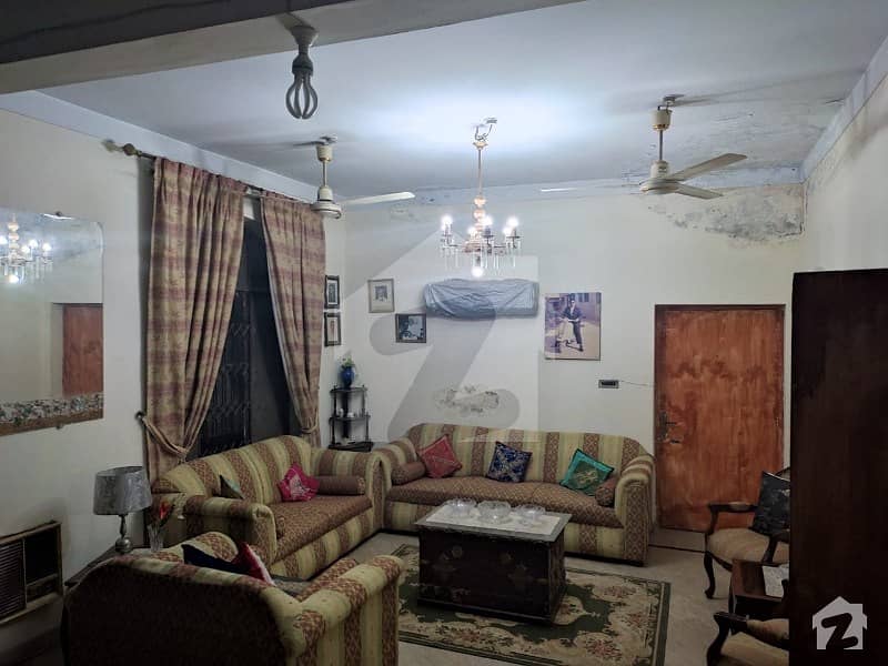 گارڈن ٹاؤن - طارق بلاک گارڈن ٹاؤن لاہور میں 3 کمروں کا 5 مرلہ مکان 1.6 کروڑ میں برائے فروخت۔